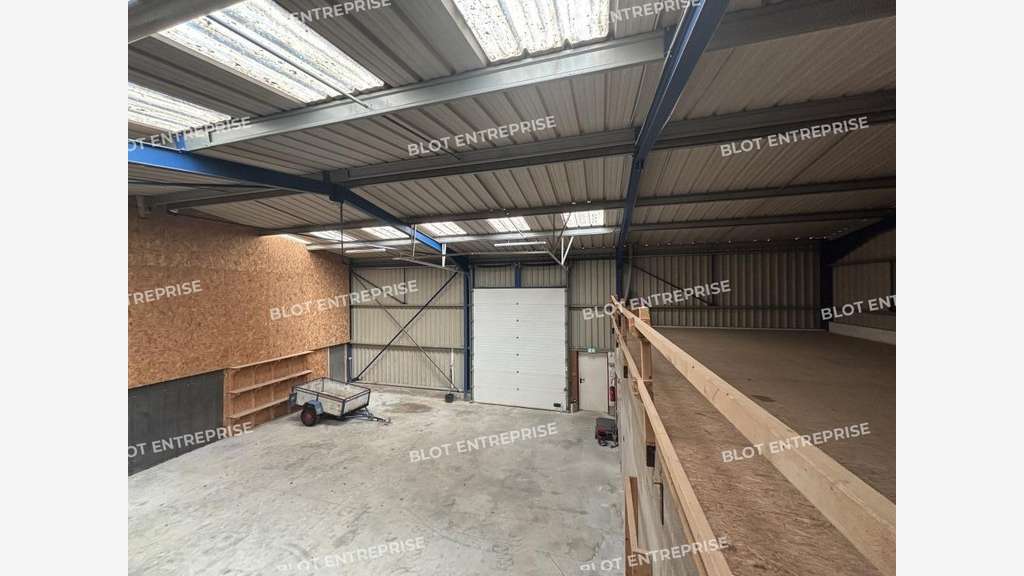 A louer locaux d'activités 240m² à Château-Thébaud