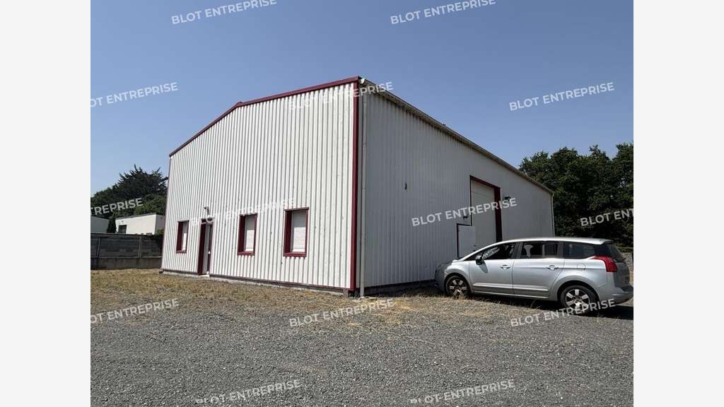A louer locaux d'activités 240m² à Château-Thébaud