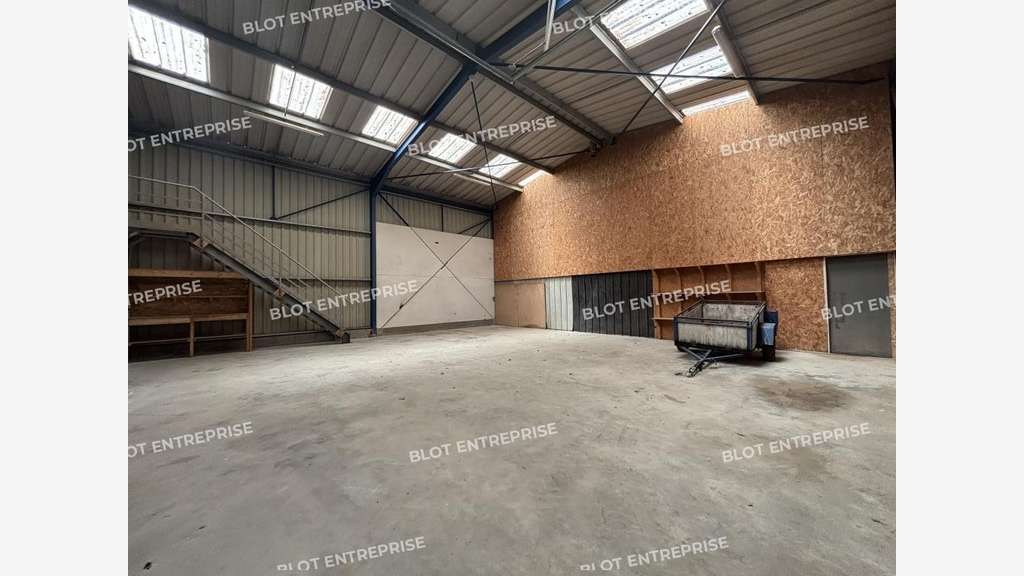 A louer locaux d'activités 240m² à Château-Thébaud
