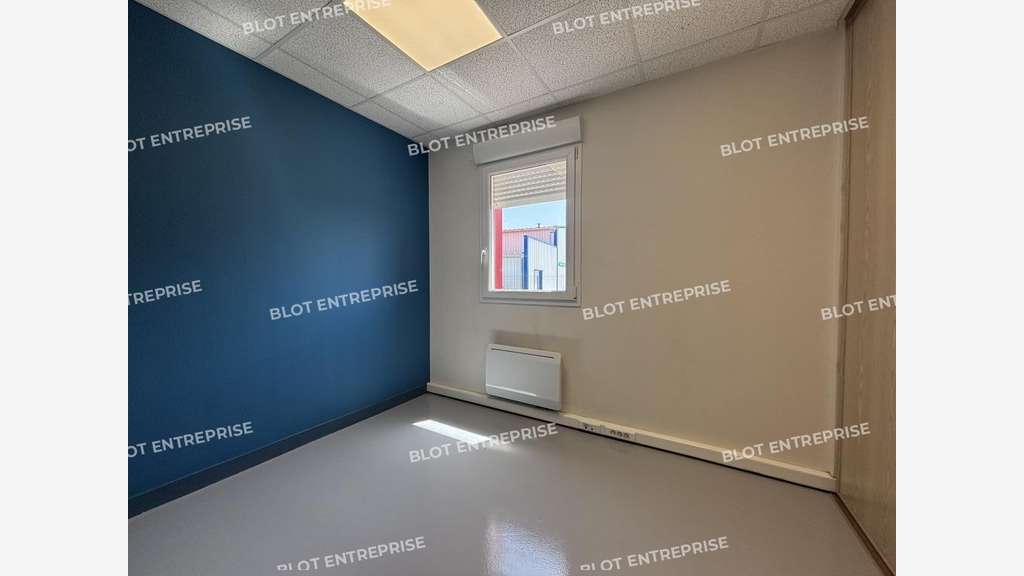 A louer locaux d'activités 240m² à Château-Thébaud