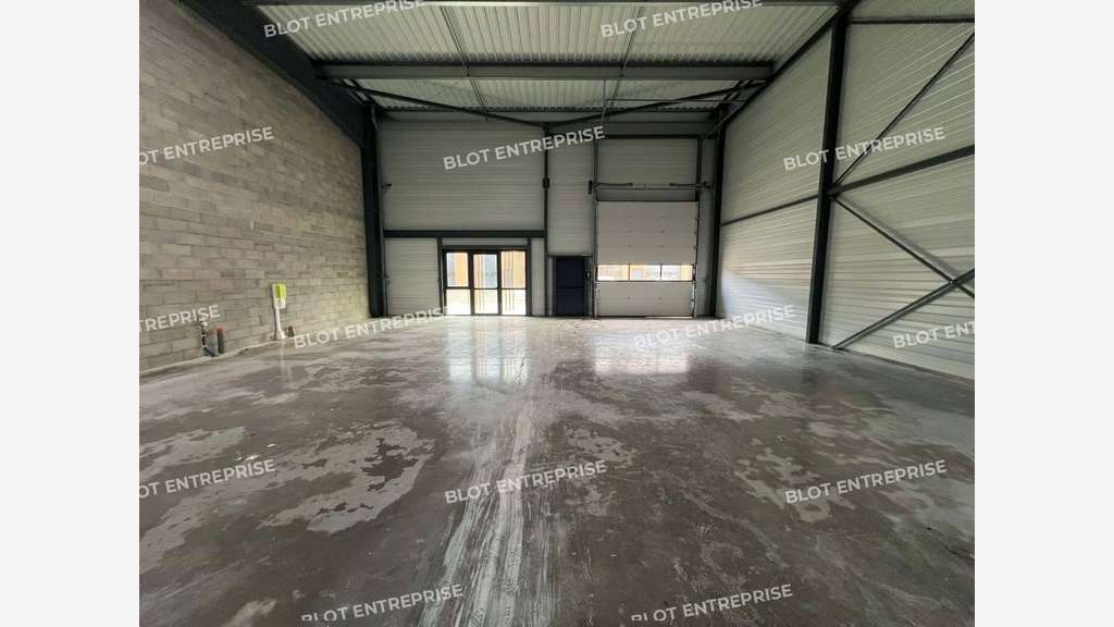 A louer local d'activités 284m² à Châteaubourg 