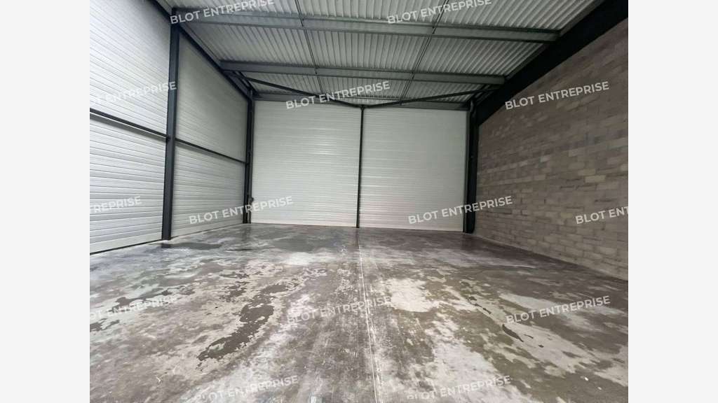 A louer local d'activités 284m² à Châteaubourg 