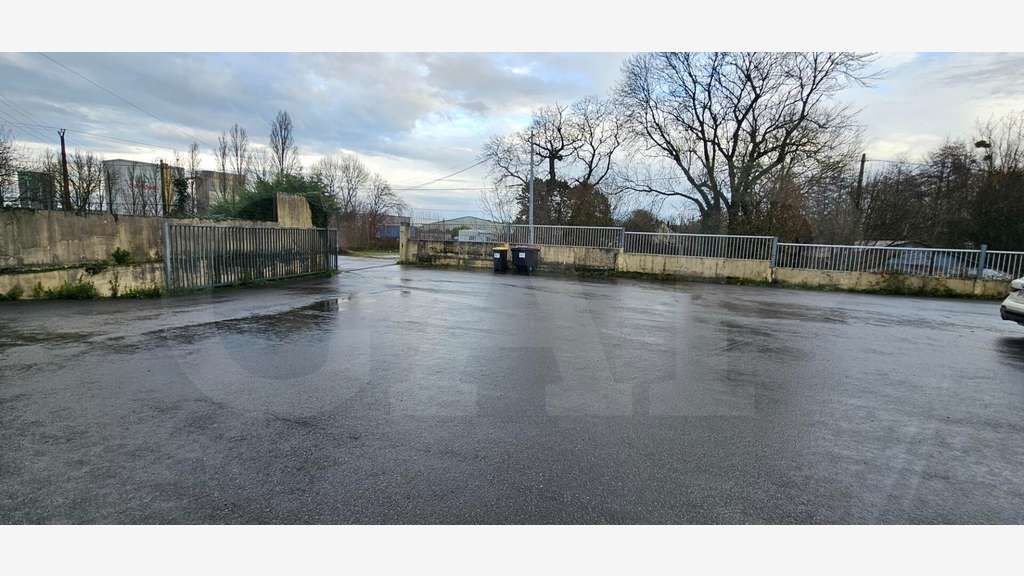 A louer bâtiment d'activité 630m² za Châteaubourg