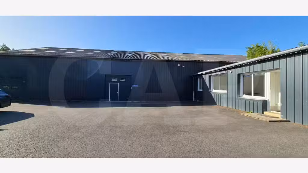 A louer bâtiment d'activité 630m² za Châteaubourg
