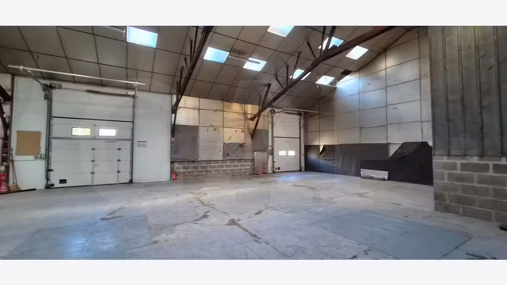 A louer bâtiment d'activité 630m² za Châteaubourg