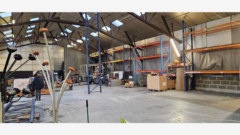 A louer bâtiment d'activité 630m² za Châteaubourg