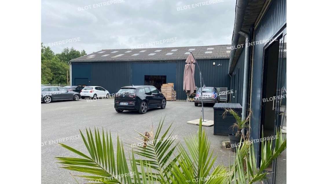 A louer local d'activités 630m² à Châteaubourg