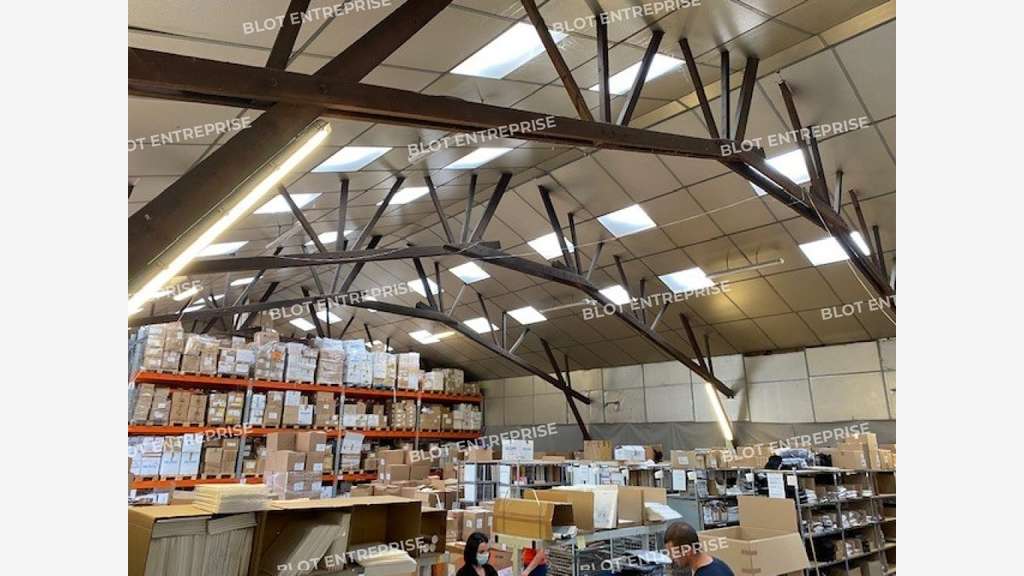 A louer local d'activités 630m² à Châteaubourg