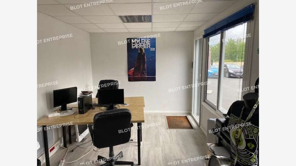 A louer local d'activités 630m² à Châteaubourg