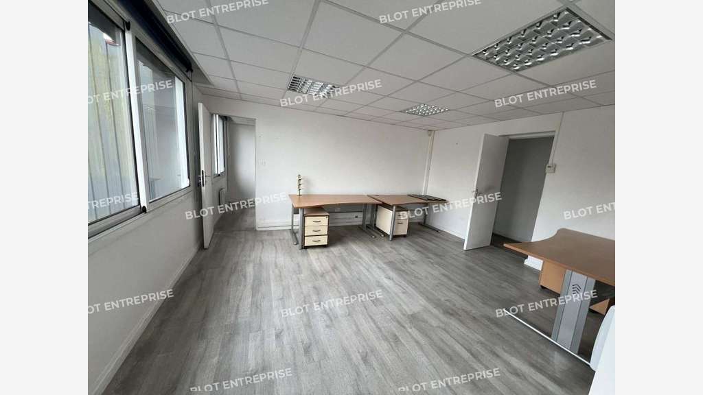 A louer local d'activités 630m² à Châteaubourg