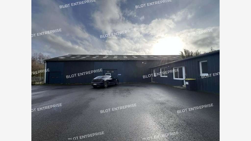 A louer local d'activités 630m² à Châteaubourg