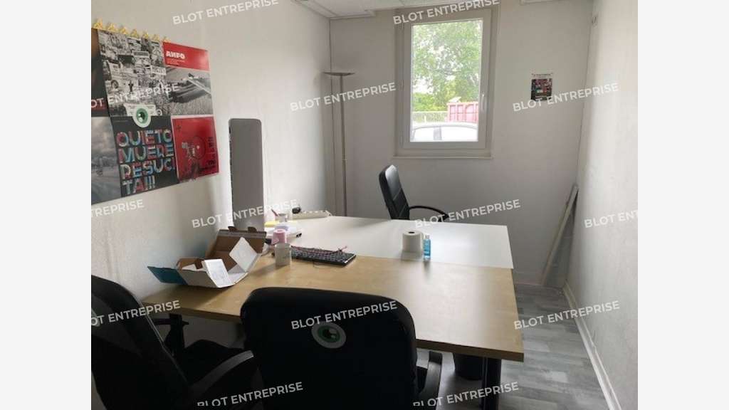 A louer local d'activités 630m² à Châteaubourg