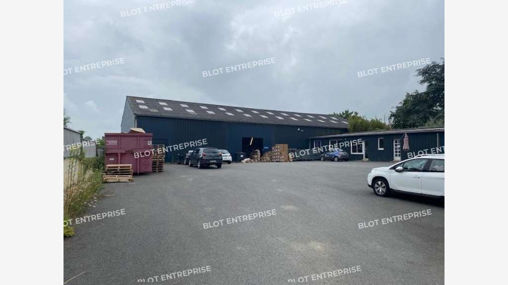 A louer local d'activités 630m² à Châteaubourg