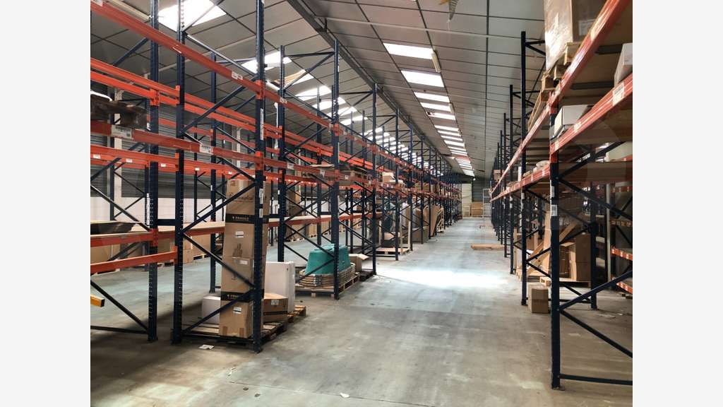 A louer bâtiment activité 4.400m² à Châteaubourg