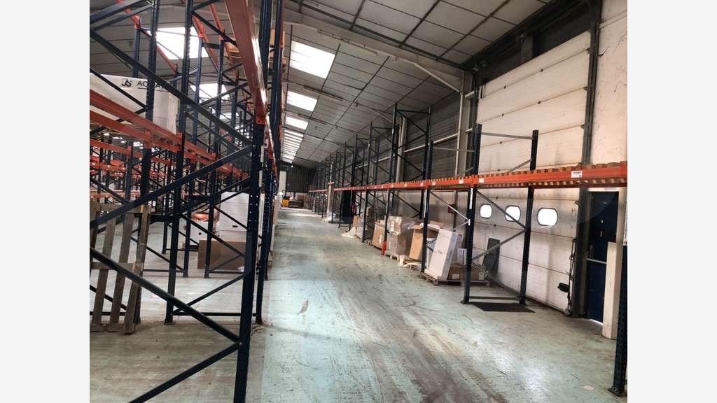 A louer bâtiment activité 4.400m² à Châteaubourg
