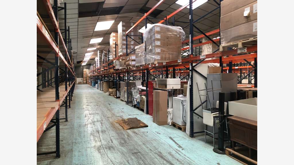 A louer bâtiment activité 4.400m² à Châteaubourg