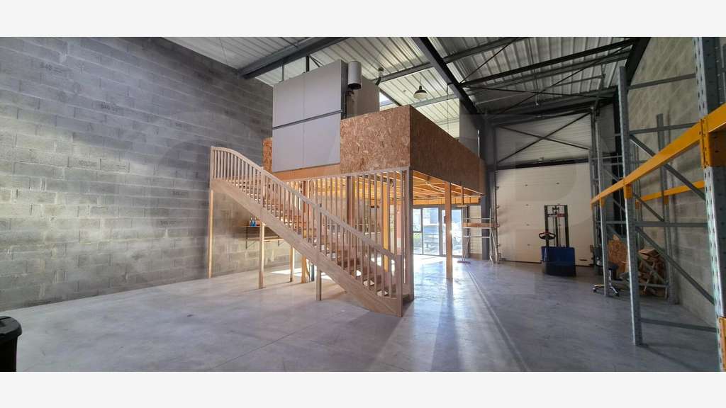 A LOUER - LOCAL 184m² CHATEAUBOURG