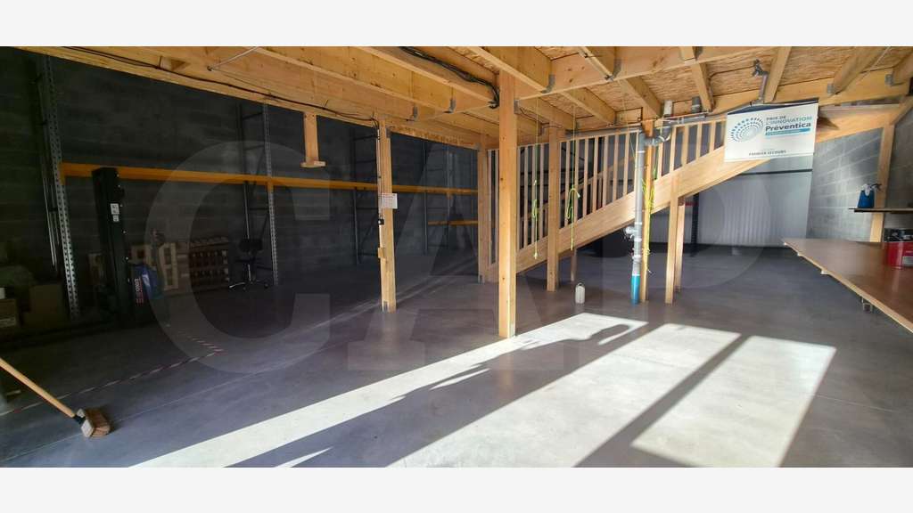 A LOUER - LOCAL 184m² CHATEAUBOURG