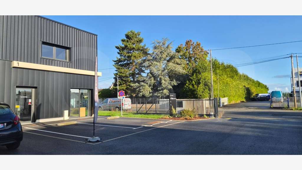 A LOUER - LOCAL 184m² CHATEAUBOURG