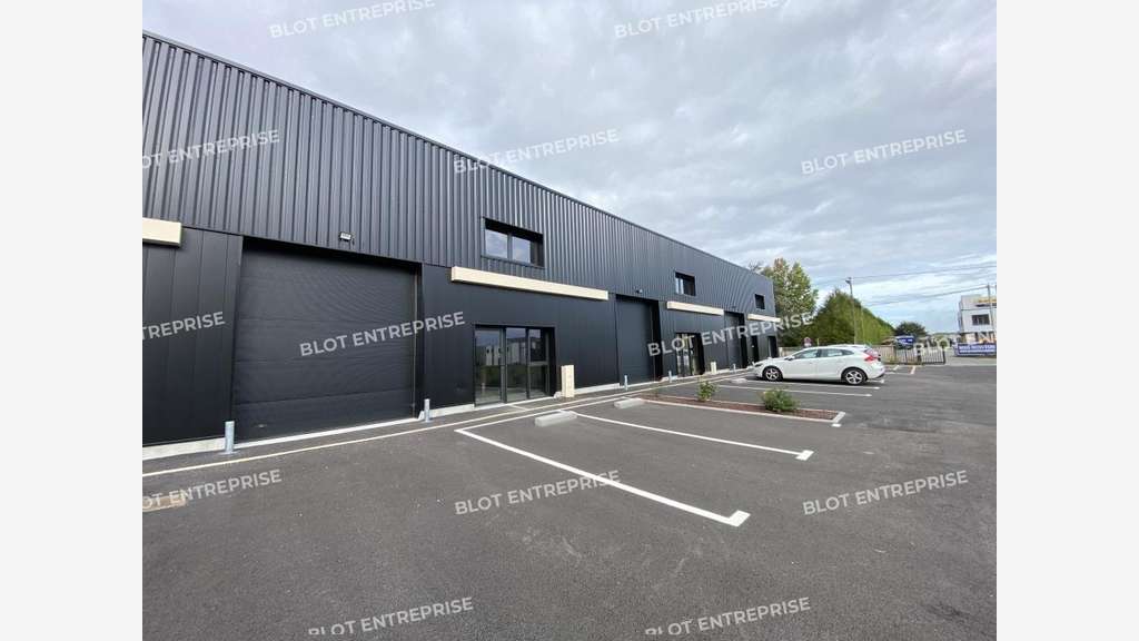 Loue cellule d'activités neuve 194m² Chateaubourg