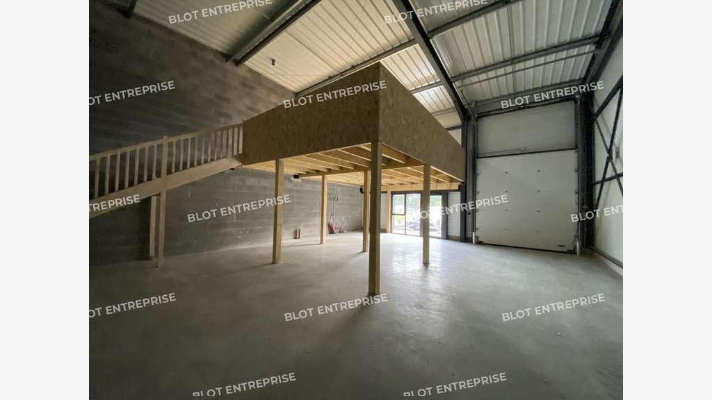 Loue cellule d'activités neuve 194m² Chateaubourg