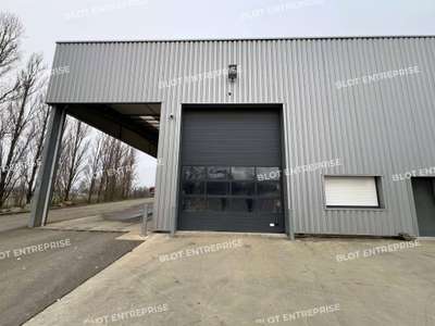 A LOUER - ENTREPOT ET BUREAUX - CHATEAUBOURG -