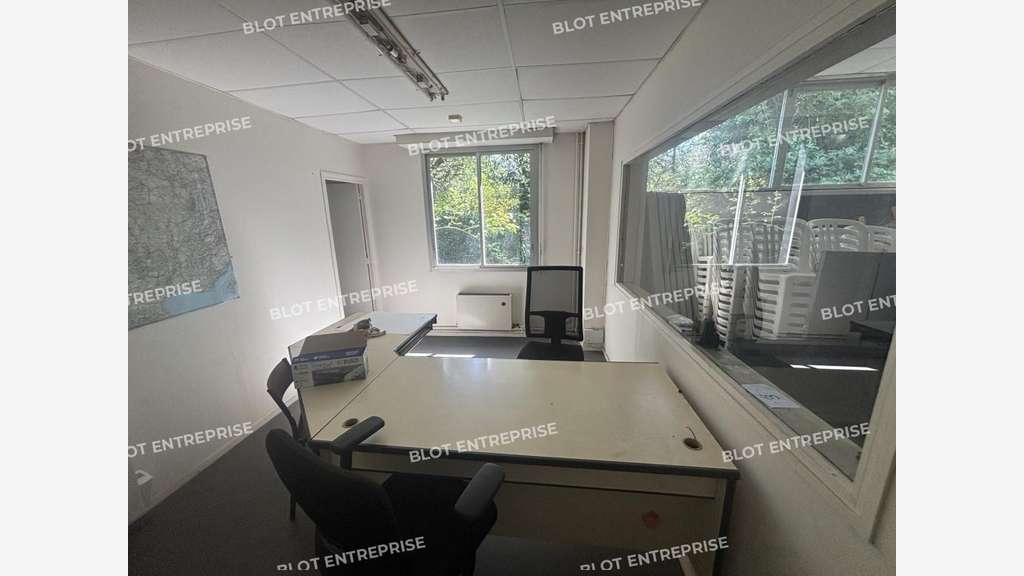 A louer locaux d'activités 714m² à Châteaubriant