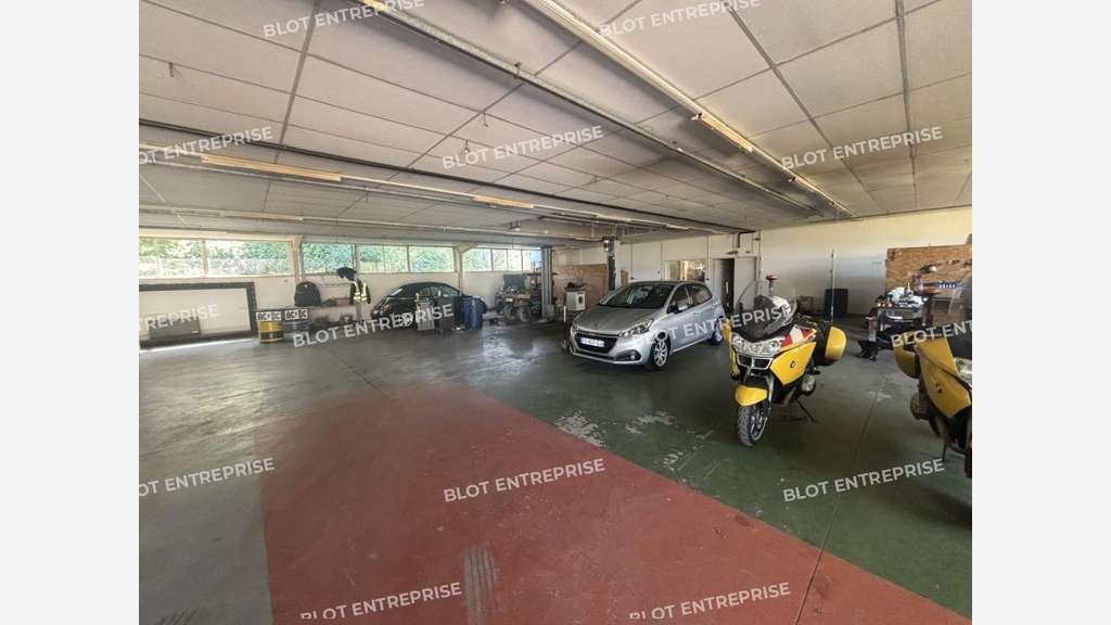 A louer locaux d'activités 714m² à Châteaubriant