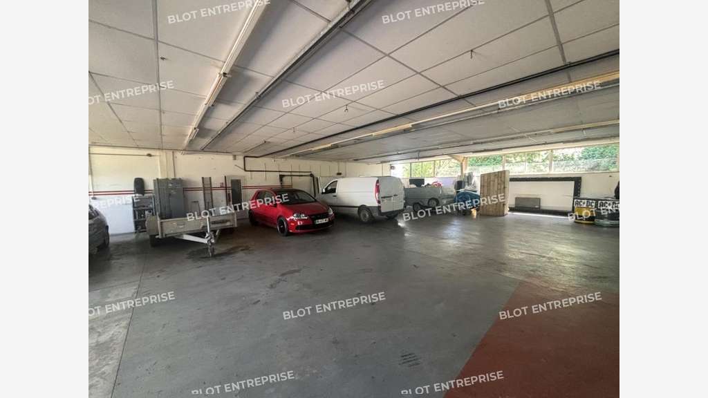 A louer locaux d'activités 714m² à Châteaubriant