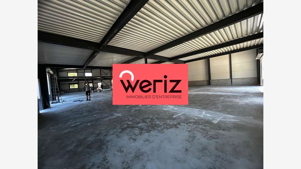 Locaux d'activité - entrepôt de 912 m² non divisib