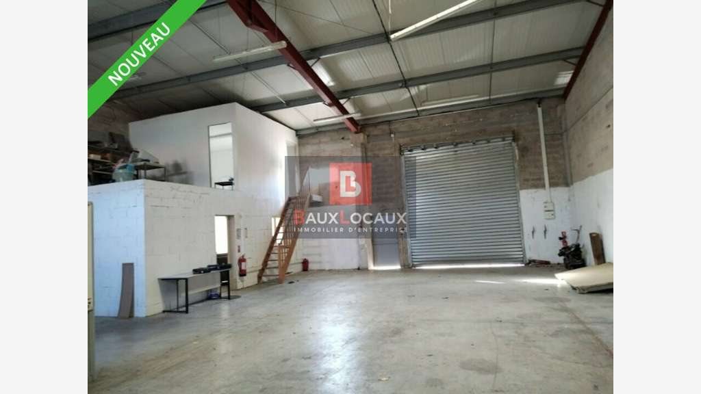 CHATEAUNEUF LES MARTIGUES - LOCAL D'ACTIVITE -
