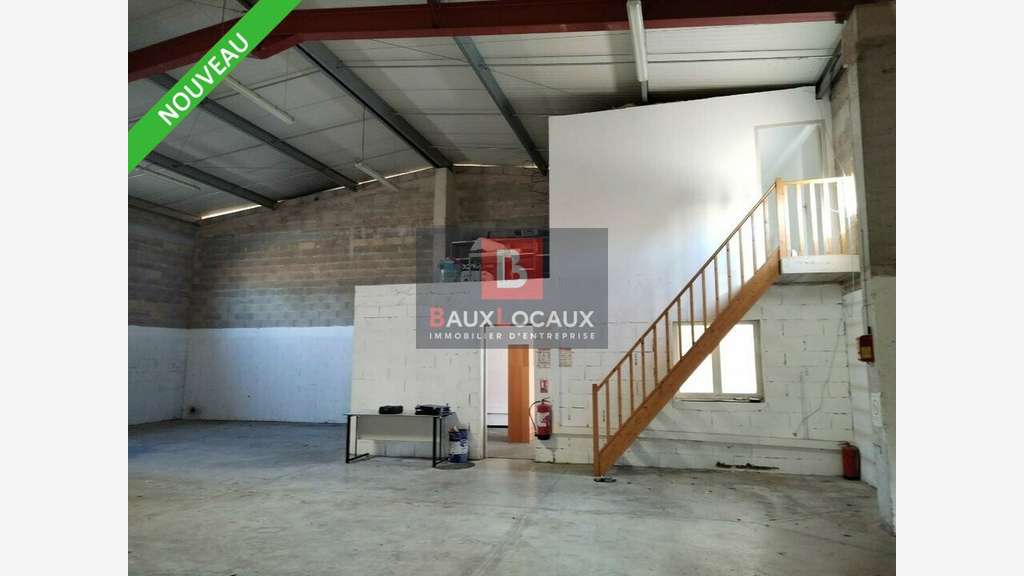 CHATEAUNEUF LES MARTIGUES - LOCAL D'ACTIVITE -