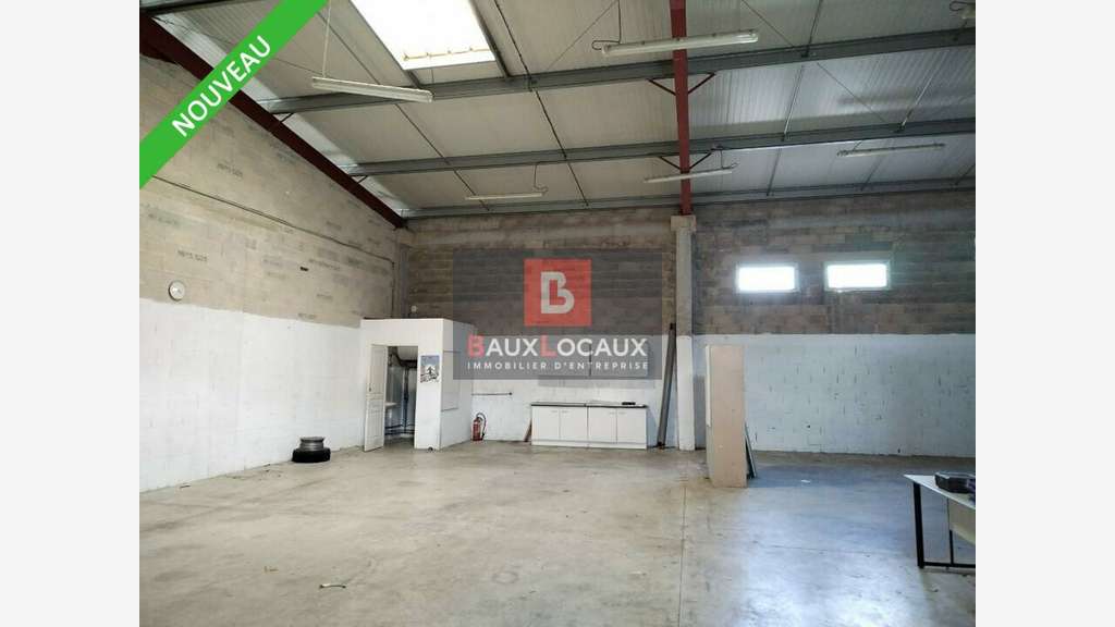 CHATEAUNEUF LES MARTIGUES - LOCAL D'ACTIVITE -