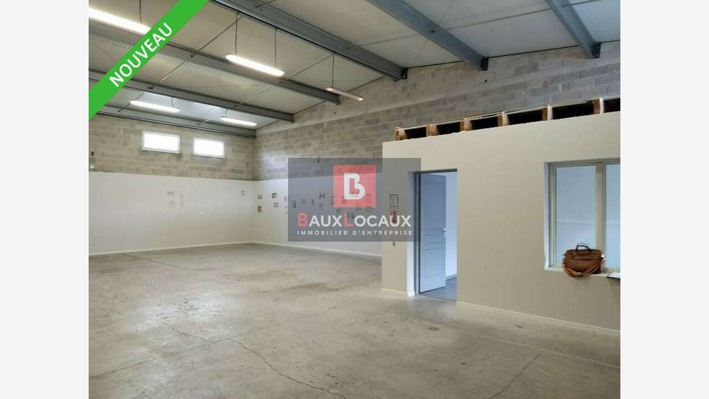 CHATEAUNEUF LES MARTIGUES - BUREAUX à louer