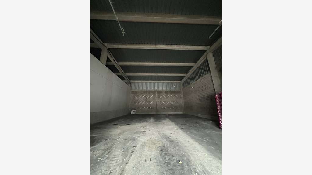 Entrepôt de stockage 250m² à louer à Châteaurenard