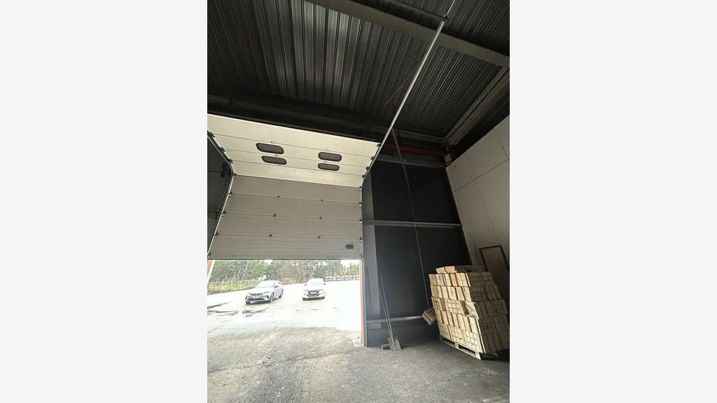 Entrepôt de stockage 250m² à louer à Châteaurenard