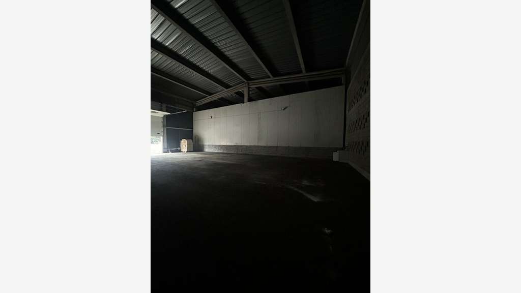 Entrepôt de stockage 250m² à louer à Châteaurenard