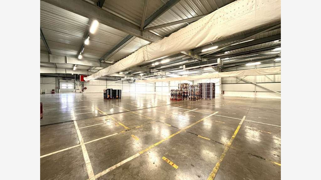 Entrepôt logistique 10200m² à louer Châteaurenard