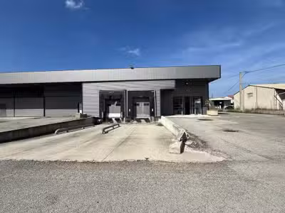 À louer local d'activité de 715m² à Châteaurenard