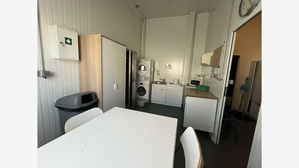 À louer local d'activité de 715m² à Châteaurenard