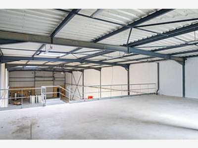 À louer Ateliers relais de 500m² à Châteauroux 