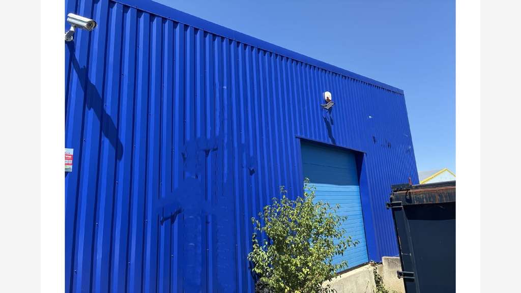 À louer locaux d'activités de 600m² à Châteauroux