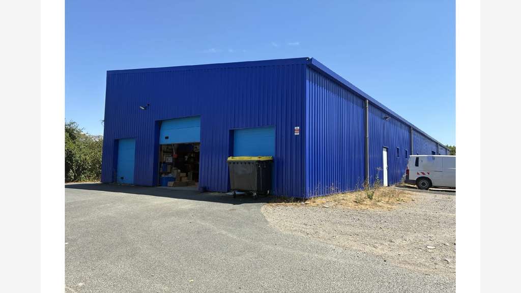 À louer locaux d'activités de 600m² à Châteauroux