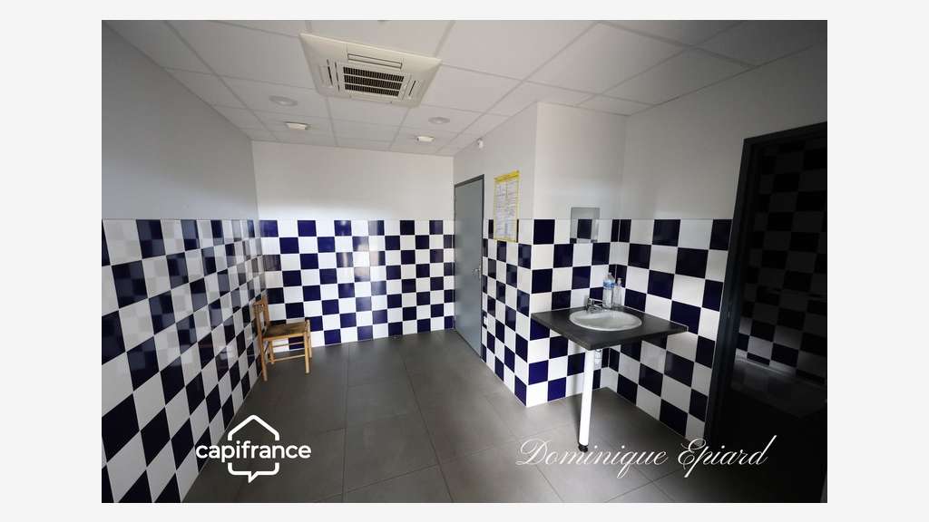 Loue local professionnel de 740m² à Chatellerault