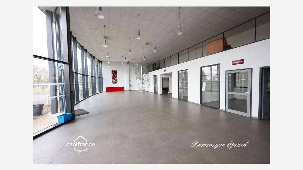 Loue local professionnel de 740m² à Chatellerault