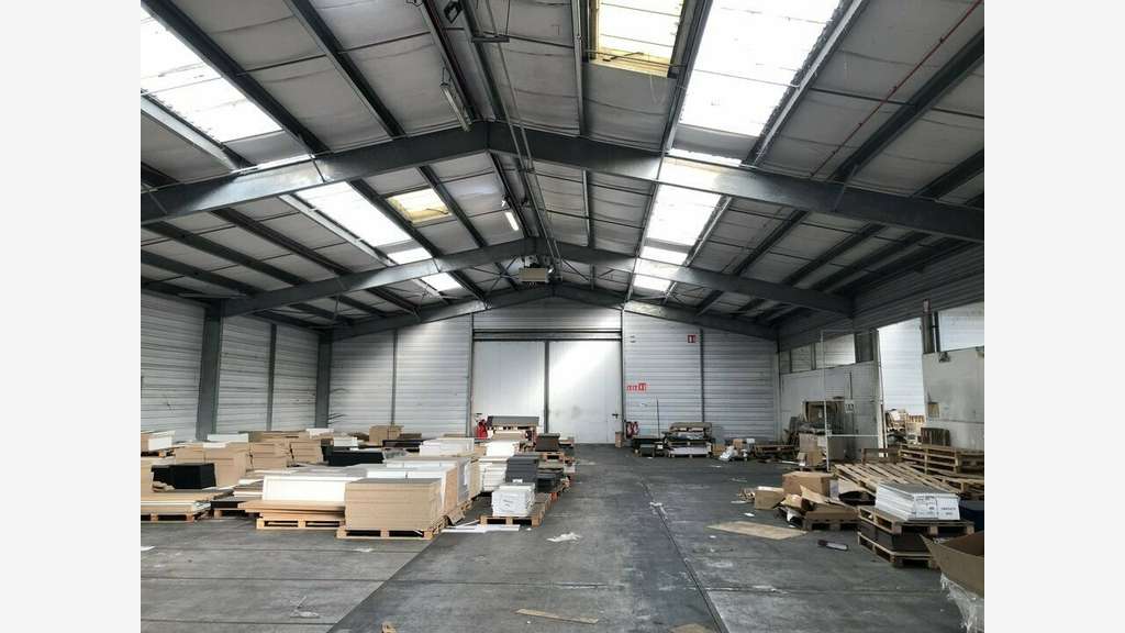 Entrepôt de 10 500m² à louer prox Châtellerault