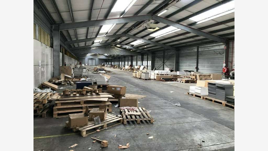 Entrepôt de 10 500m² à louer prox Châtellerault