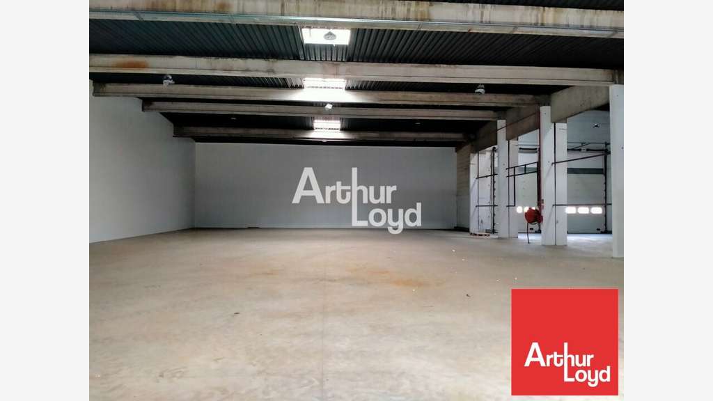 Local d'activité 200m² à louer Châtellerault D910 