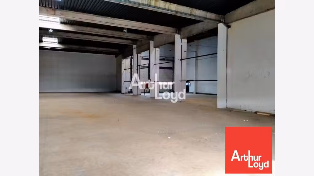 Local d'activité 200m² à louer Châtellerault D910 