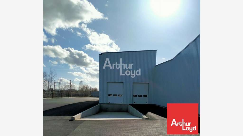 Local d'activité 200m² à louer Châtellerault D910 